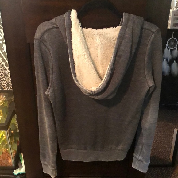 Roxy sweater “wear your ❤️ on your sleeve” - Picture 2 of 2